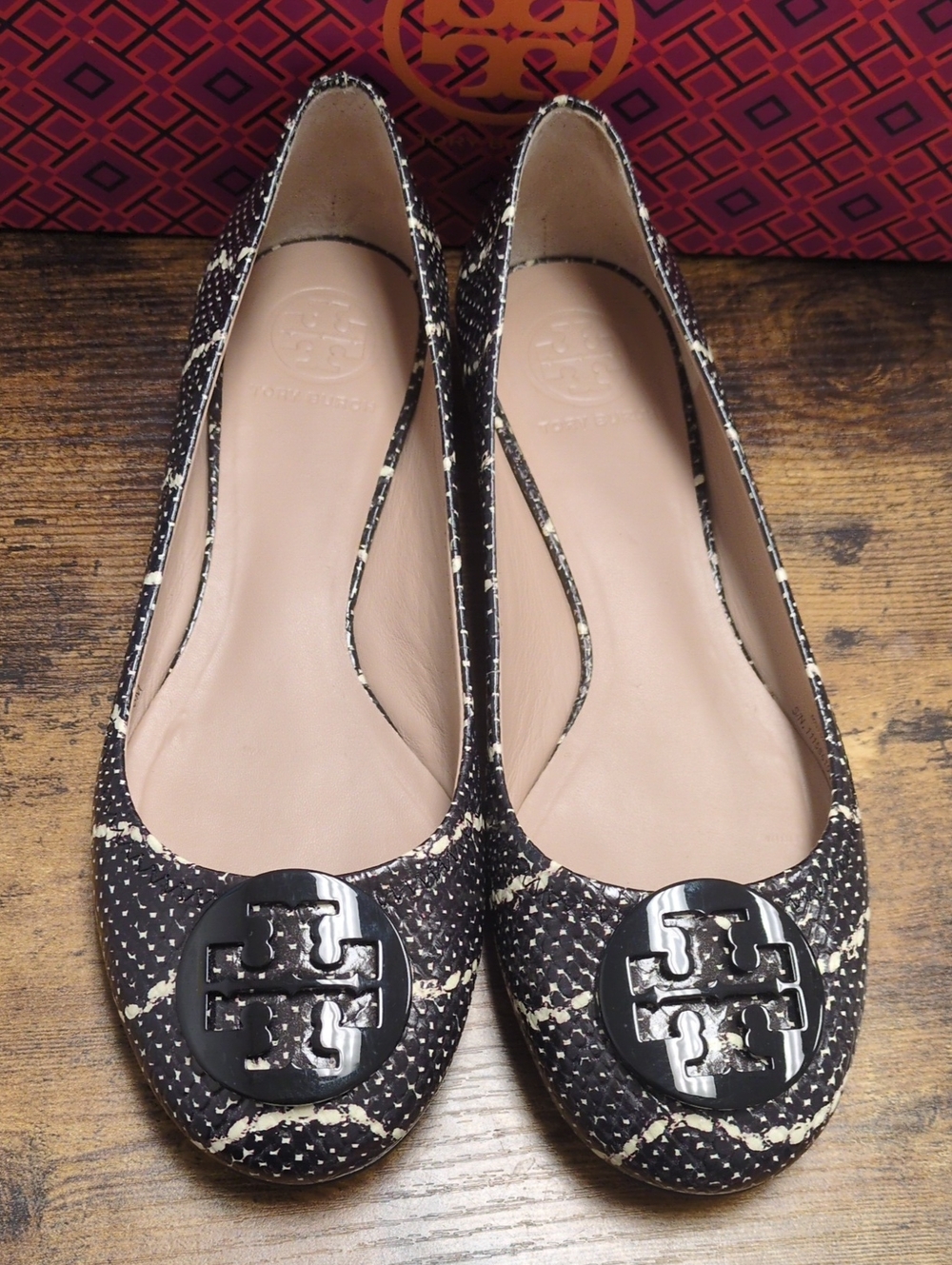 Tory Burch Black & Ivory Logo Round-Toe Ballet Flats